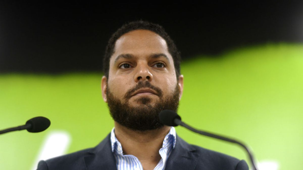 Abascal pone al líder de Vox en Cataluña a defender la moción de censura contra Sánchez Abascal pone al líder de Vox en Cataluña a defender la moción de censura contra Sánchez