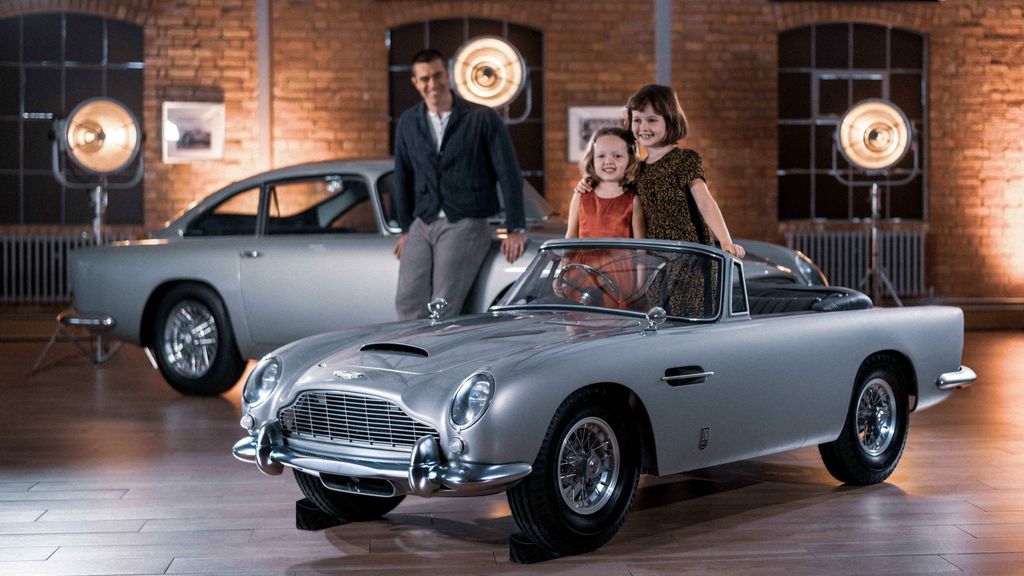 Aston Martin DB5: el coche de James Bond llega en formato eléctrico y tamaño junior