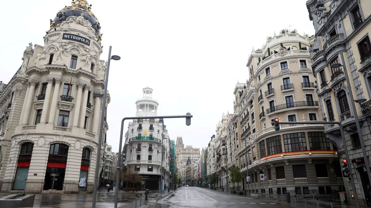 Expertos, epidemiólogos y sanitarios coinciden: "Hay que confinar Madrid ya" Expertos, epidemiólogos y sanitarios coinciden: "Hay que confinar Madrid ya"