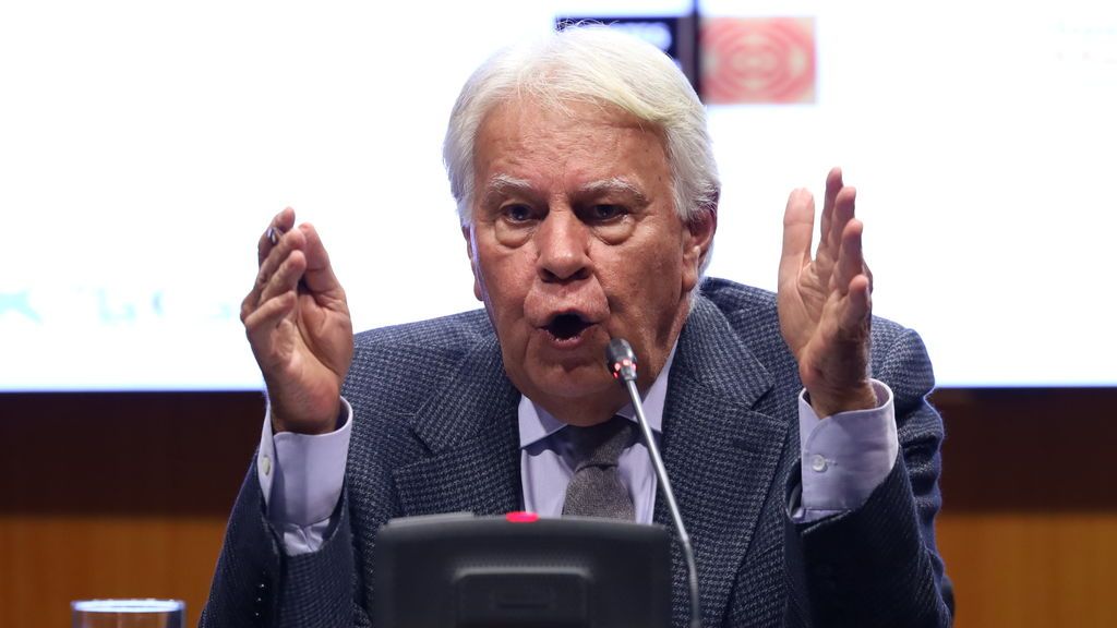 Felipe González acusa a Iglesias de decir "estupideces" y pide pactos transversales para los Presupuestos Felipe González acusa a Iglesias de decir "estupideces" y pide pactos transversales para los Presupuestos