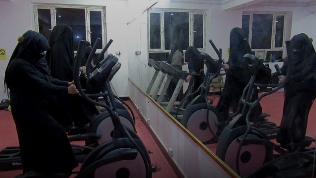 Al gimnasio con la nigah: Las mujeres afganas se atreven a ir al gimnasio