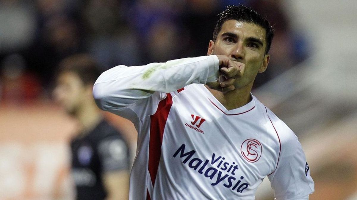 El padre de José Antonio Reyes da las gracias al sevillismo por el cariño tras un año sin él: "Siempre está ahí con vosotros" El padre de José Antonio Reyes da las gracias al sevillismo por el cariño tras un año sin él: "Siempre está ahí con vosotros"