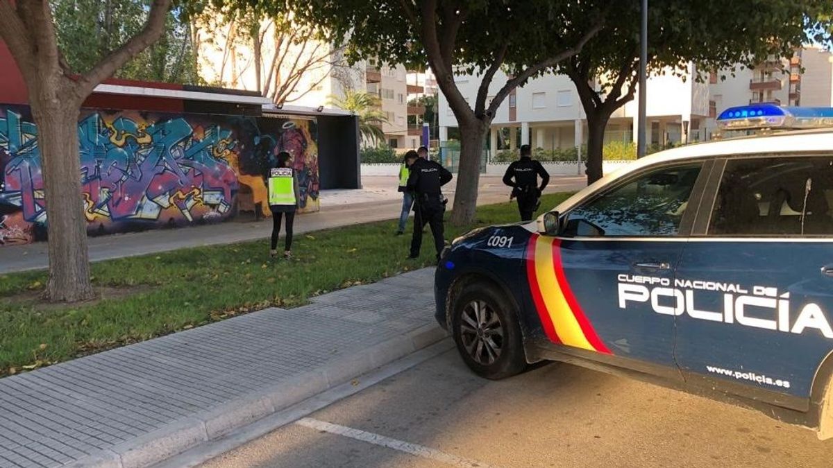 Detenidos tres de los diez encapuchados que robaron cientos de móviles en un asalto relámpago en Alfafar (Valencia)
