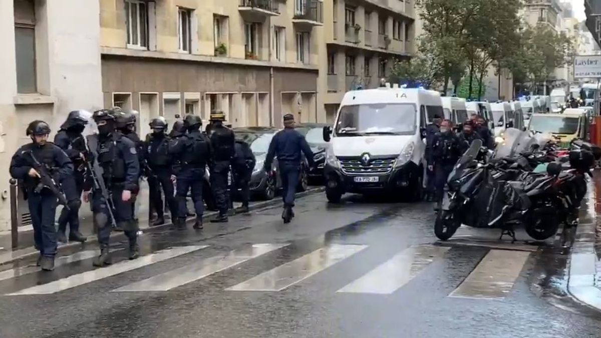 Tres heridos en un ataque con cuchillo cerca de las antiguas oficinas de la revista Charlie Hebdo en París