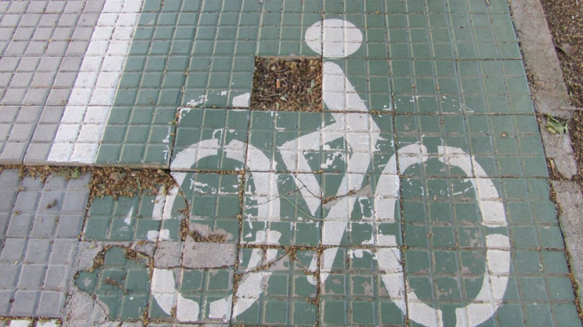 Trazados imposibles y carrera de obstáculos para el nuevo carril bici de Oviedo: "Un cúmulo de despropósitos"