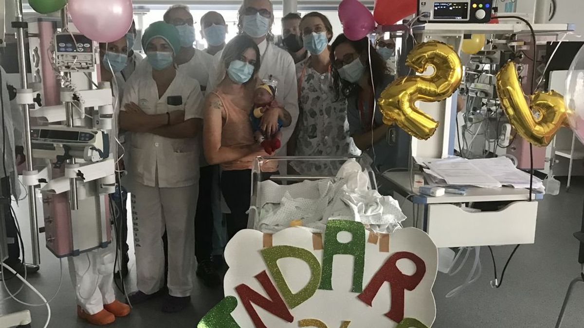 Indara recibe el alta tras nacer en la semana 24 de gestación: "Ha sido un milagro que nos ha regalado la vida" Indara recibe el alta tras nacer en la semana 24 de gestación: "Ha sido un milagro que nos ha regalado la vida"