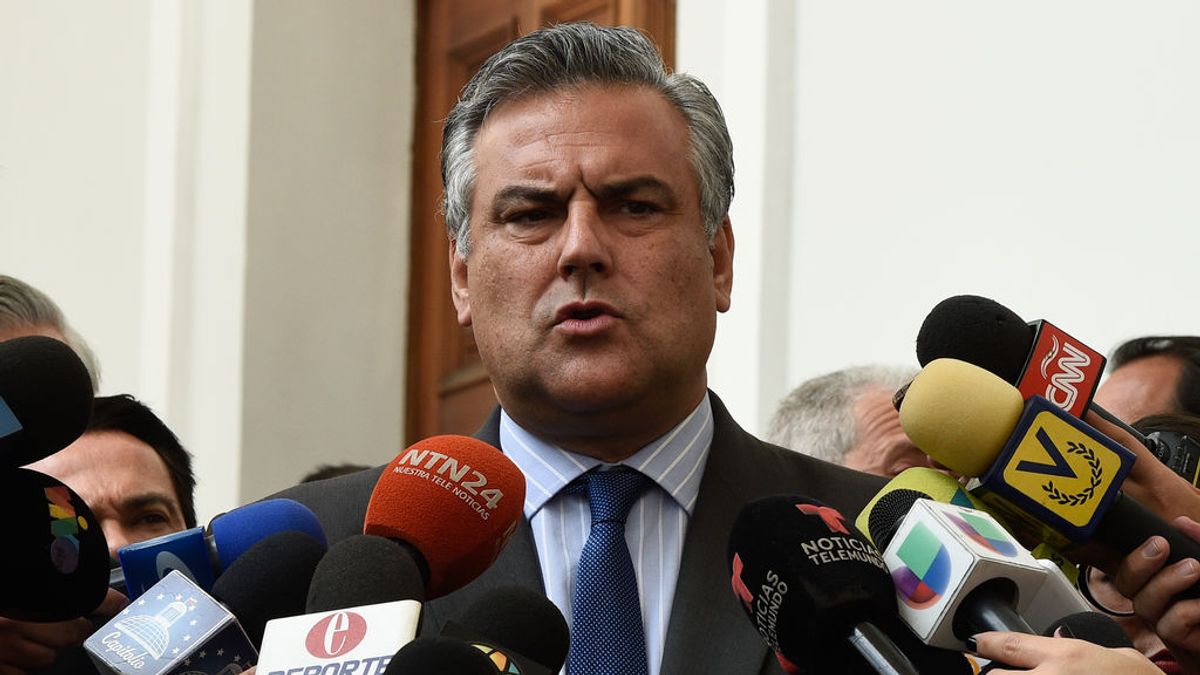 España cesa a su embajador en Caracas
