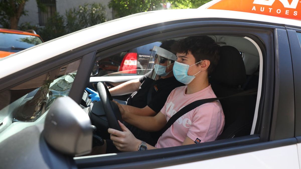 Las autoescuelas a tope: "Faltan examinadores y los alumnos no están suficientemente preparados" Las autoescuelas a tope: "Faltan examinadores y los alumnos no están suficientemente preparados"