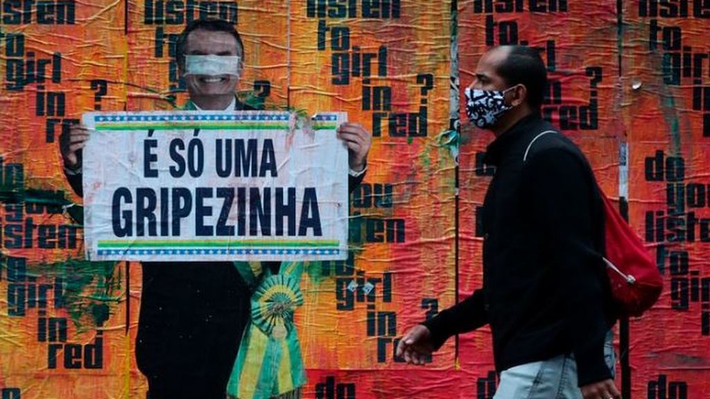 Un cartel en Brasil hace referencia al negacionismo de Jair Bolsonaro