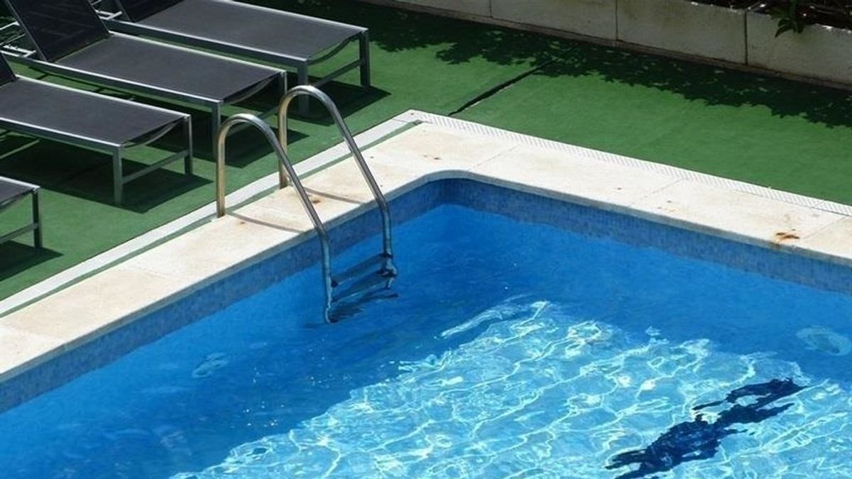 Rescatan a una bebé de 21 meses a punto de morir ahogada en una piscina en Quart de Poblet (Valencia)