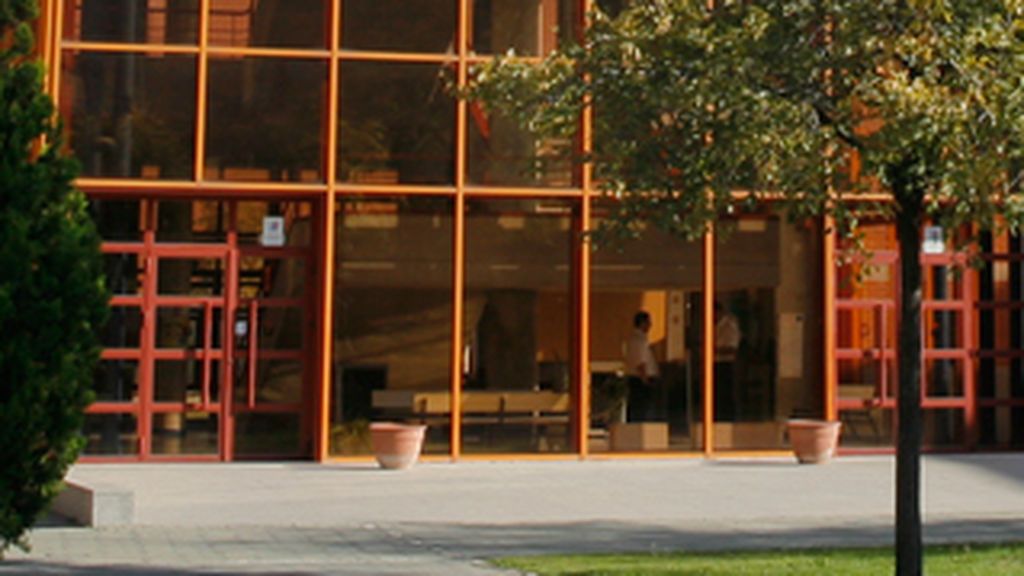 Una facultad de Madrid suspende las clases presenciales en una zona confinada Una facultad de Madrid suspende las clases presenciales en una zona confinada