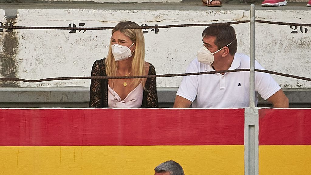 Entre el público de Enrique Ponce nunca falta Ana Soria