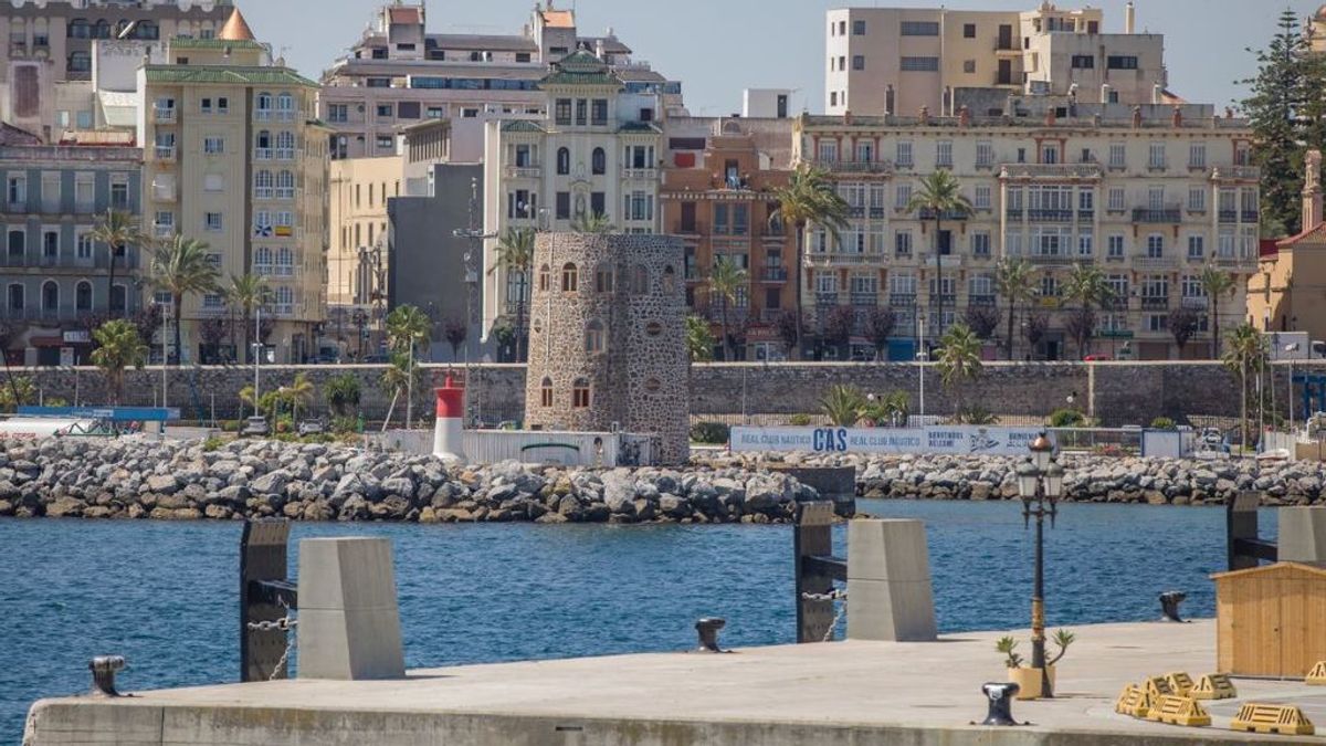 Ceuta cierra pistas deportivas, parques infantiles y prohíbe visitas a residencias para frenar la covid-19 Ceuta cierra pistas deportivas, parques infantiles y prohíbe visitas a residencias para frenar la covid-19