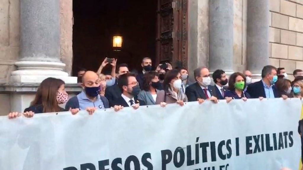 Torra recibe el apoyo del independentismo a la puertas de la Generalitat