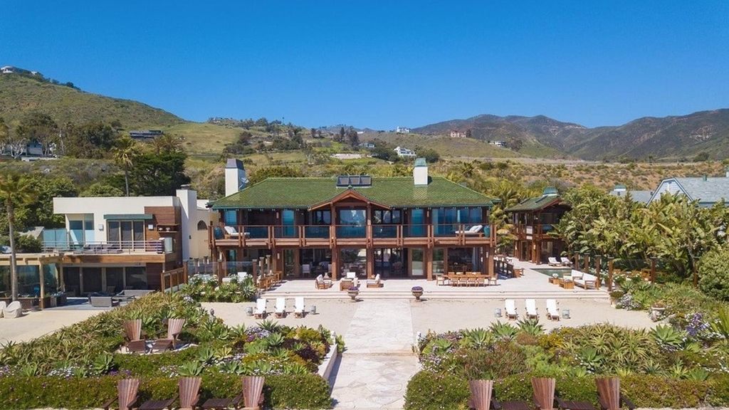 Pierce Brosnan pone a la venta su mansión de Los Ángeles por 85,3 millones de euros NIUS