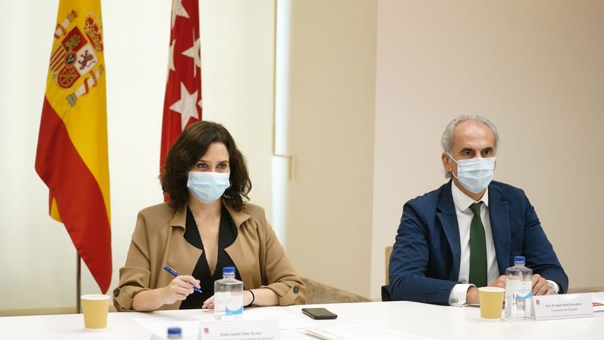 Madrid no hará pruebas a contactos estrechos que no sean convivientes, vulnerables, cuidadores o sanitarios Madrid no hará pruebas a contactos estrechos que no sean convivientes, vulnerables, cuidadores o sanitarios