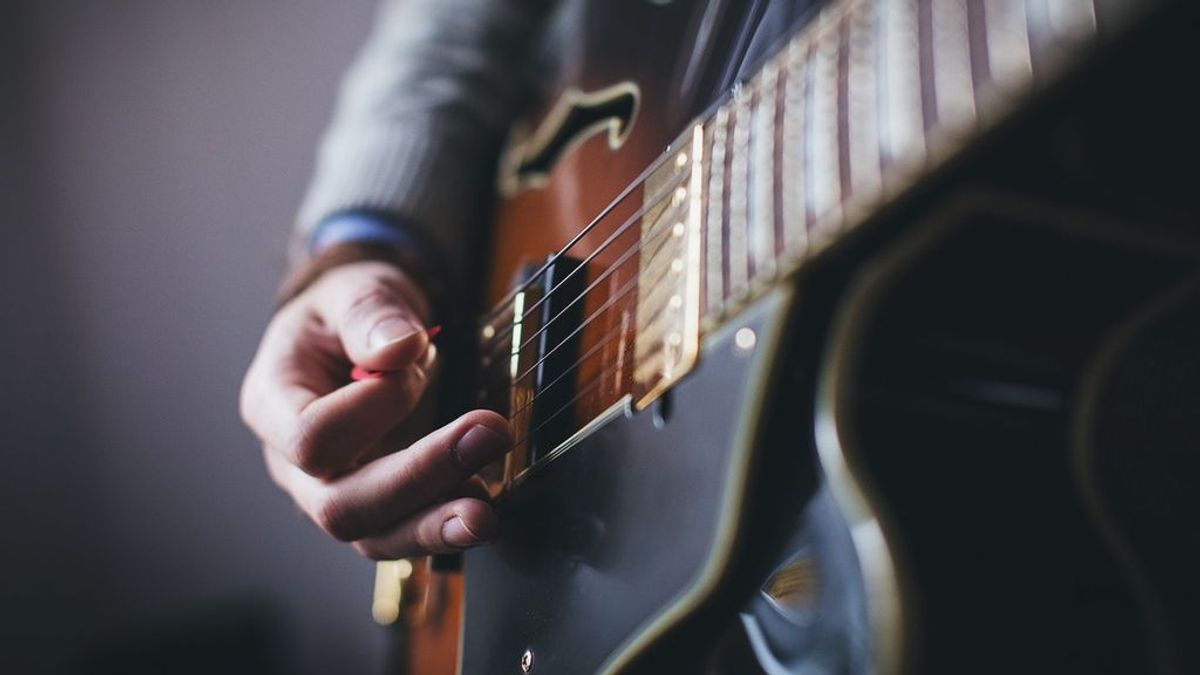 De cinco mástiles a un hacha: las guitarras más raras de la historia