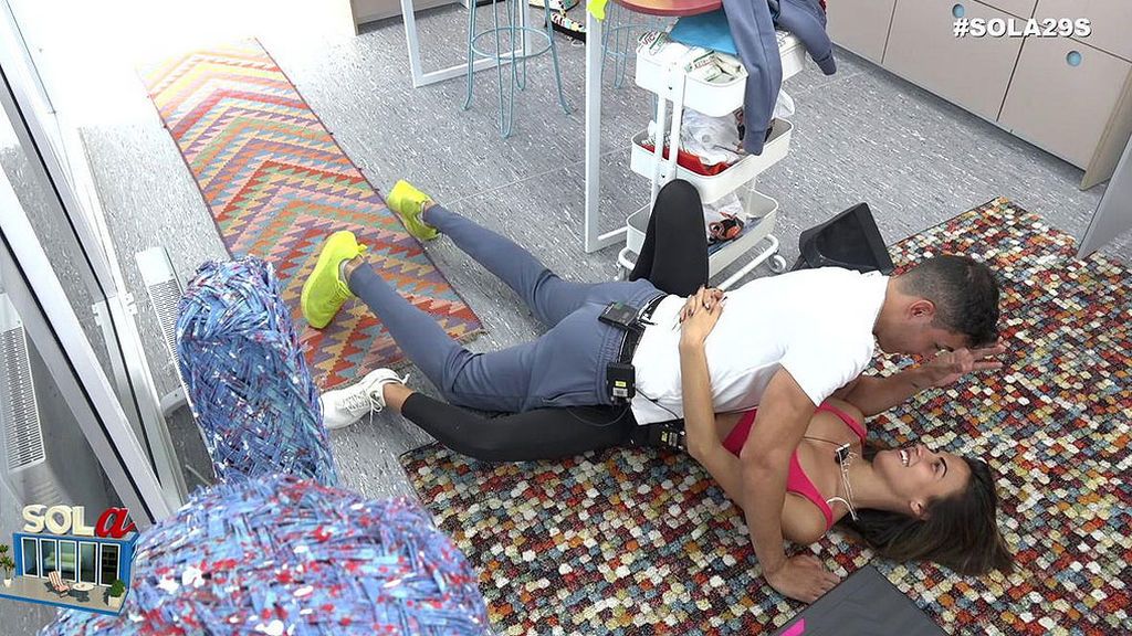 Kiko Jiménez se cuela en el apartamento de 'Sola'