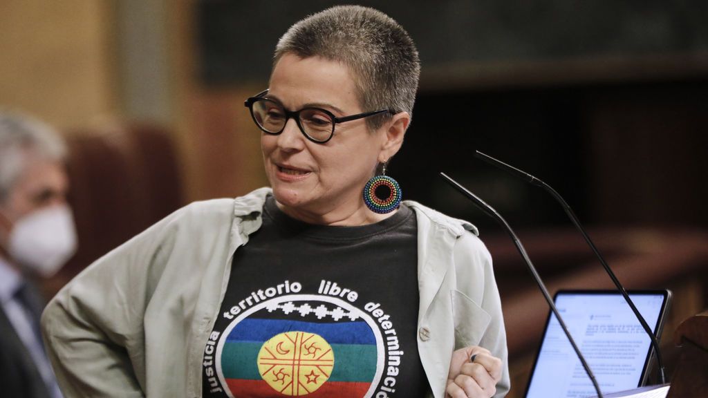 Lío en el Congreso por una pegatina de una diputada de ERC contra Vox
