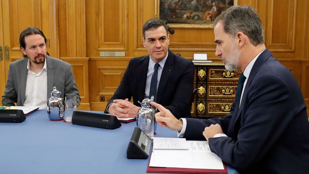 El Gobierno niega que el Rey haya roto su neutralidad mientras reprocha a Lesmes su falta de "discreción" El Gobierno niega que el Rey haya roto su neutralidad mientras reprocha a Lesmes su falta de "discreción"