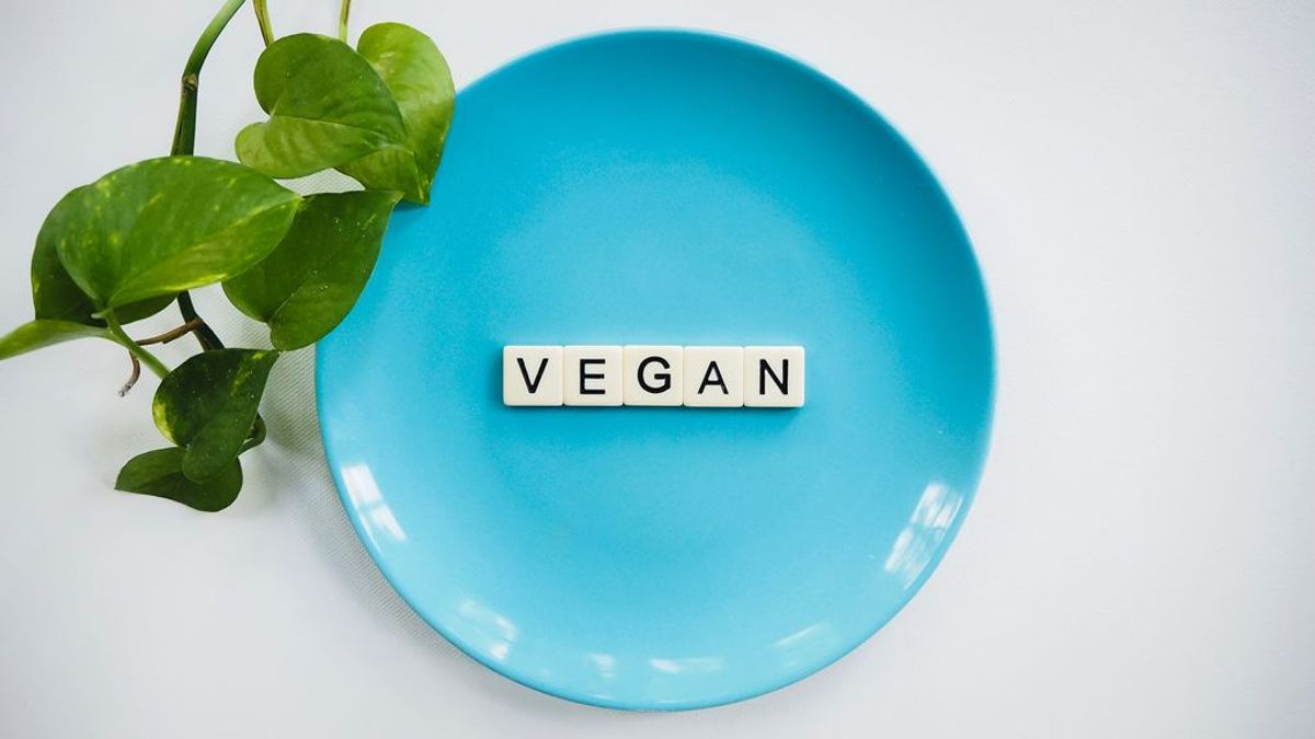Tanto el veganismo como el vegetarianismo son dietas basadas en vegetales. Tanto el veganismo como el vegetarianismo son dietas basadas en vegetales.
