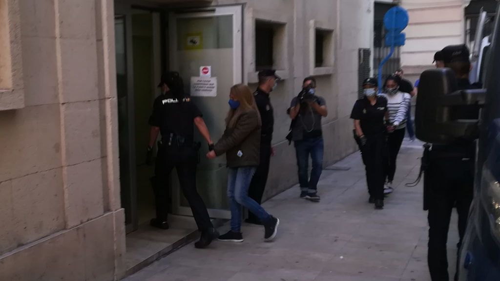 La policía que presenció el crimen identifica a la viuda negra de Alicante y a su cuidador como los asesinos La policía que presenció el crimen identifica a la viuda negra de Alicante y a su cuidador como los asesinos