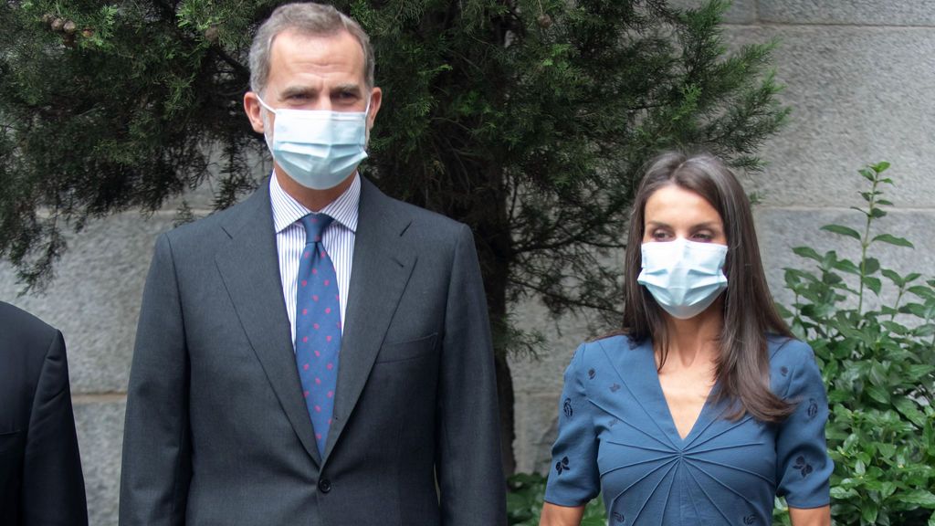 EuropaPress_3324083_majestades_reyes_don_felipe_dona_letizia_llegan_biblioteca_nacional