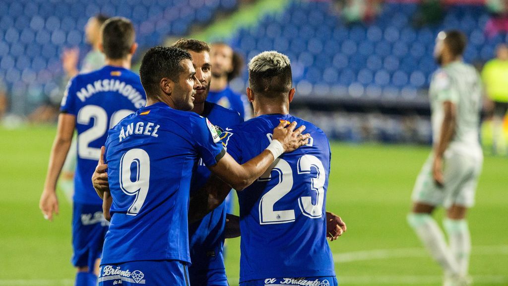 Los jugadores del Getafe celebran uno de los goles al Betis. Los jugadores del Getafe celebran uno de los goles al Betis.