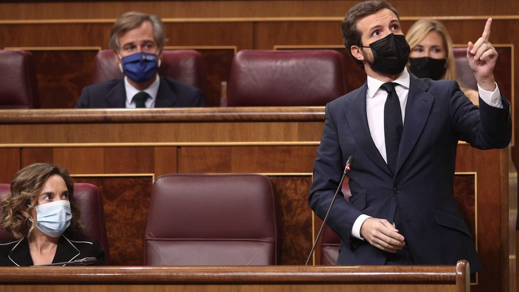 Casado acusa a Sánchez de "subvertir la legalidad" y le pide el cese de su "Gobierno radical" por los ataques al rey Casado acusa a Sánchez de "subvertir la legalidad" y le pide el cese de su "Gobierno radical" por los ataques al rey
