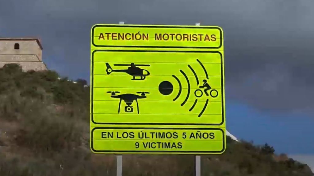 Interior señalizará los 100 tramos más peligrosos para motoristas en carretera: estas son las nuevas señales Interior señalizará los 100 tramos más peligrosos para motoristas en carretera: estas son las nuevas señales