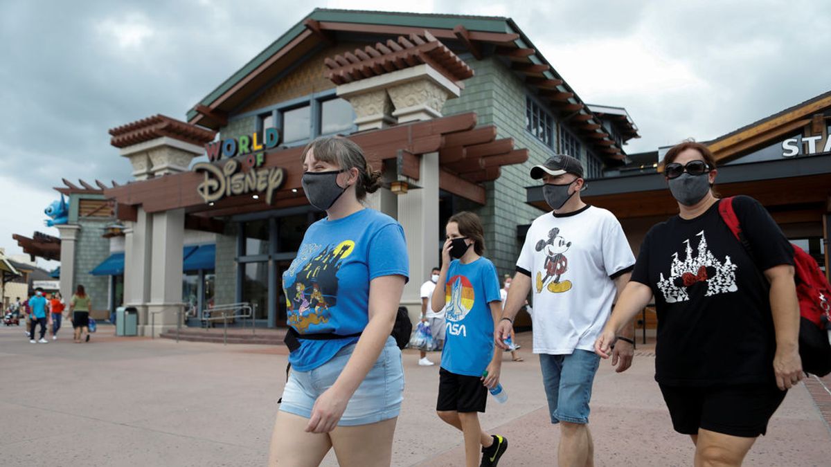 Walt Disney despedirá a 28.000 trabajadores por el cierre de parques temáticos en EE.UU. Walt Disney despedirá a 28.000 trabajadores por el cierre de parques temáticos en EE.UU.