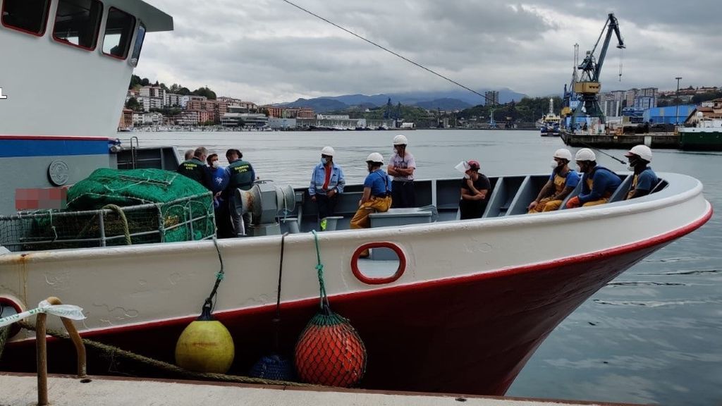 Investigan el hallazgo de restos humanos en la red de un barco que faenaba frente a la costa guipuzcoana Investigan el hallazgo de restos humanos en la red de un barco que faenaba frente a la costa guipuzcoana