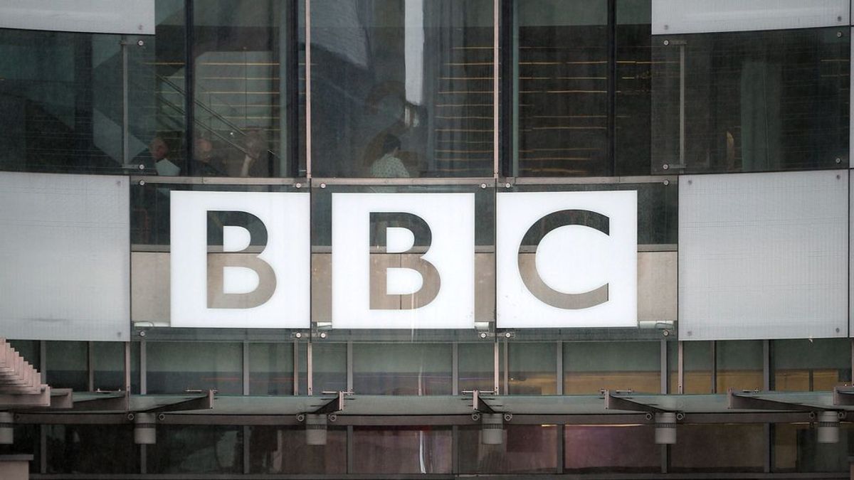 La BBC podrá despedir a periodistas y presentadores que expresen su opinión política en redes sociales La BBC podrá despedir a periodistas y presentadores que expresen su opinión política en redes sociales