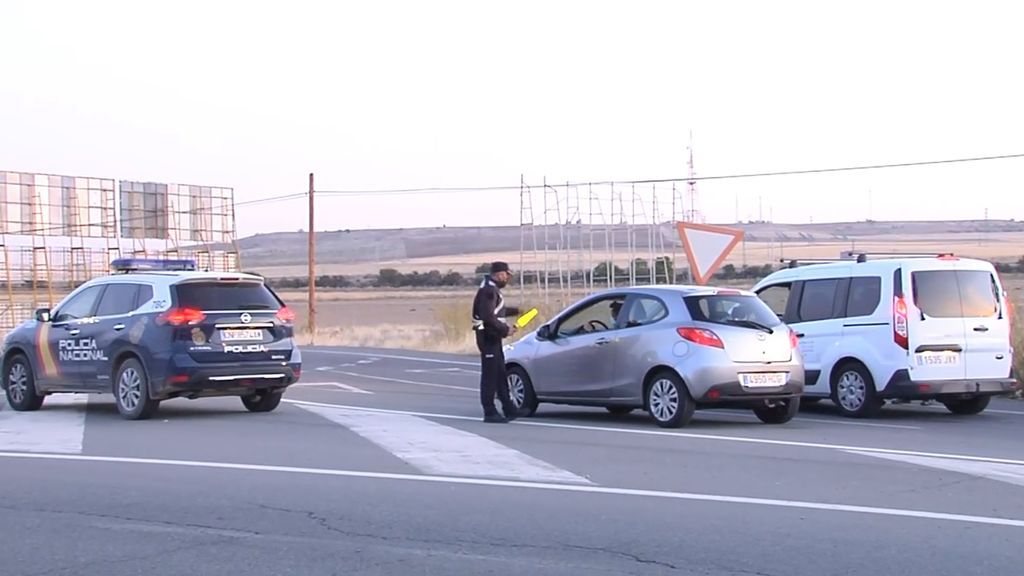 Primeros controles en Medina del Campo, Valladolid, que amanece confinada