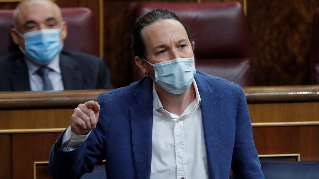 Iglesias a Casado: "Le están quitando años a la monarquía. No nos hagan el trabajo"