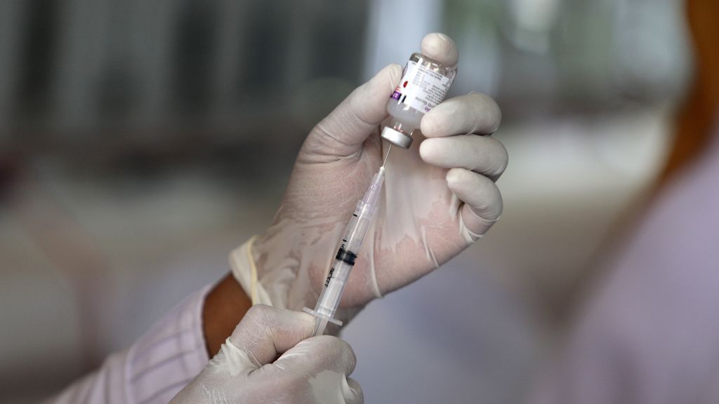 Moderna asegura que su vacuna de la covid-19 genera anticuerpos en ancianos y adultos mayores Moderna asegura que su vacuna de la covid-19 genera anticuerpos en ancianos y adultos mayores