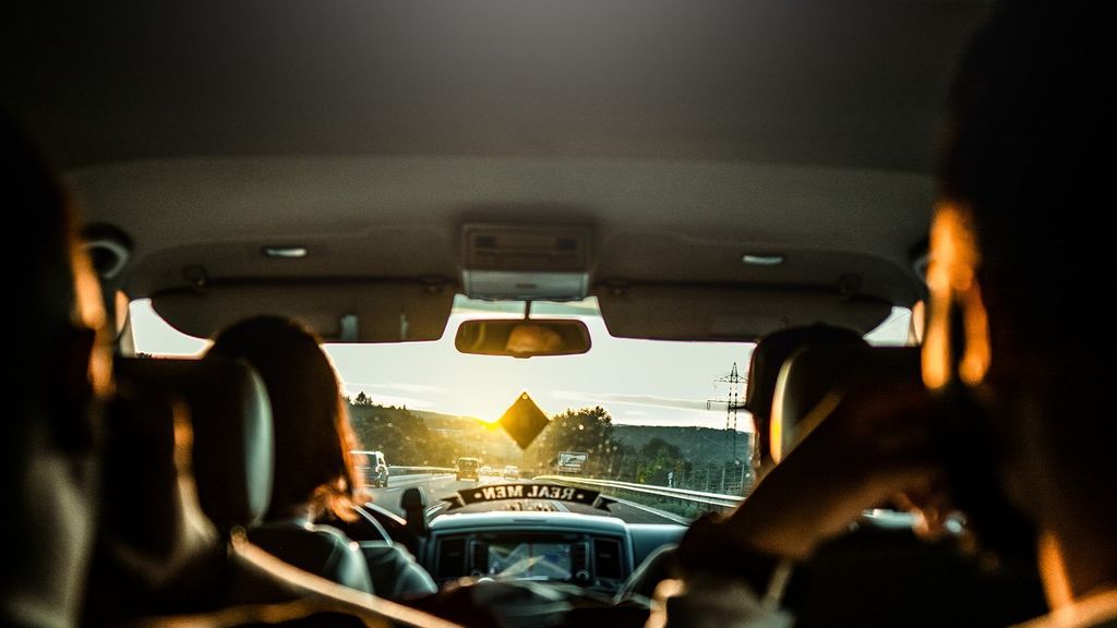 No te olvides: cómo limpiar el interior del techo del coche