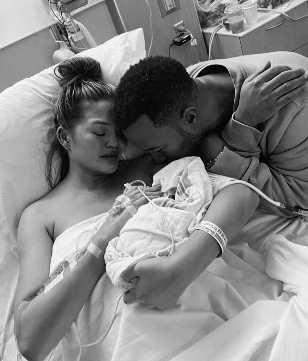 Chrissy Teigen y John Legend en el hospital