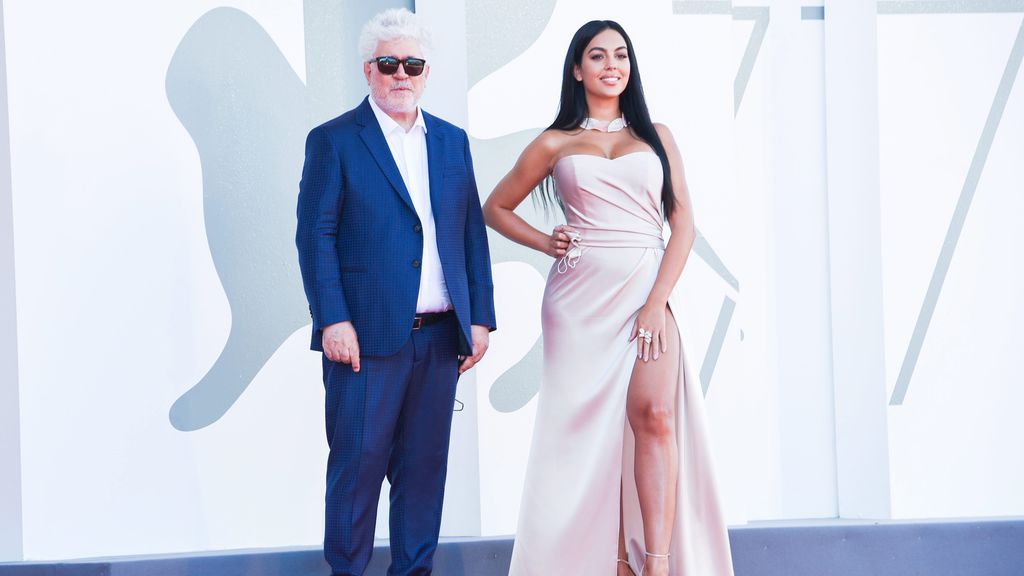 En la última edición del Festival de Venecia, Georgina posó junto a Pedro Almodóvar.