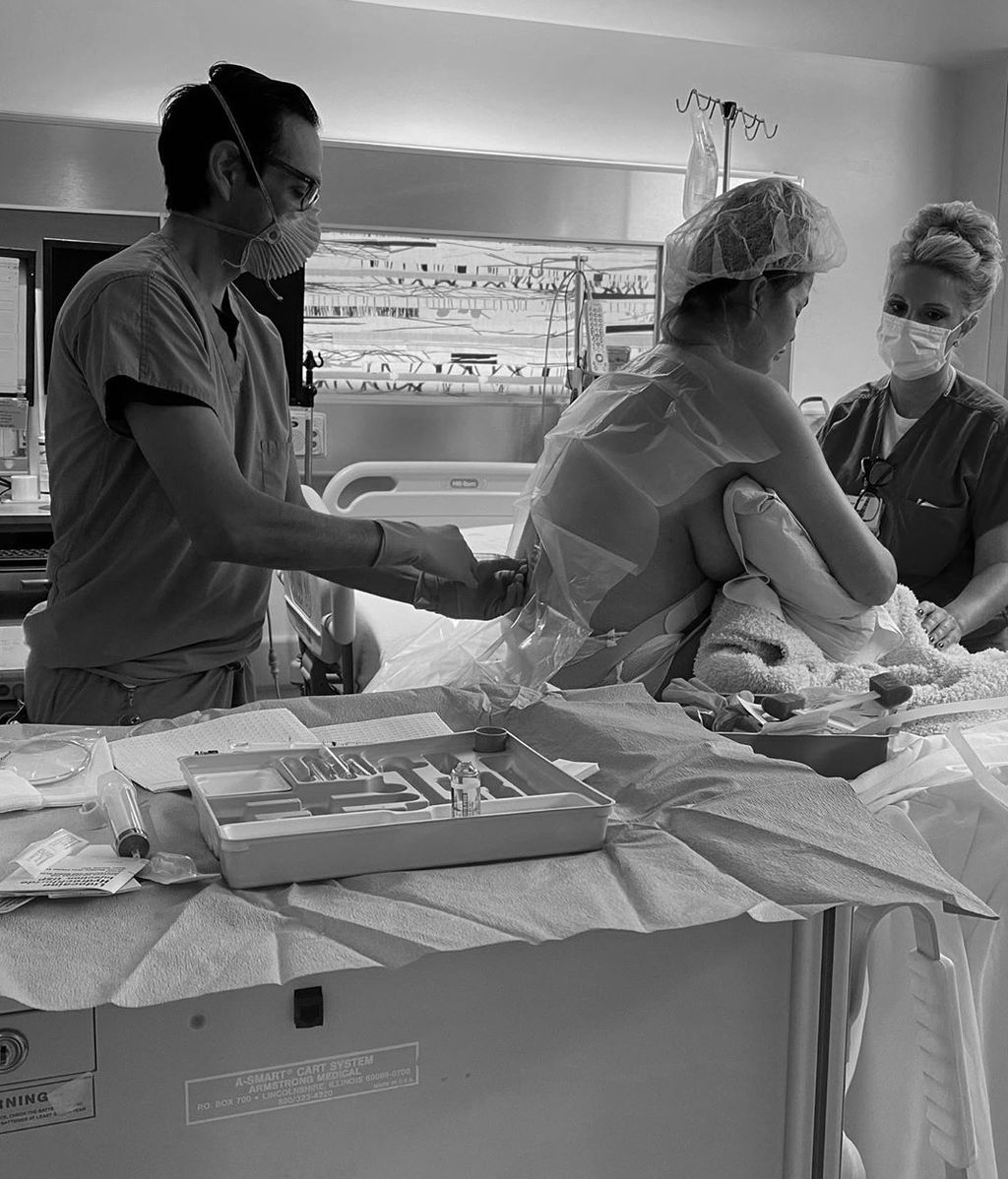 Chrissy Teigen en el hospital