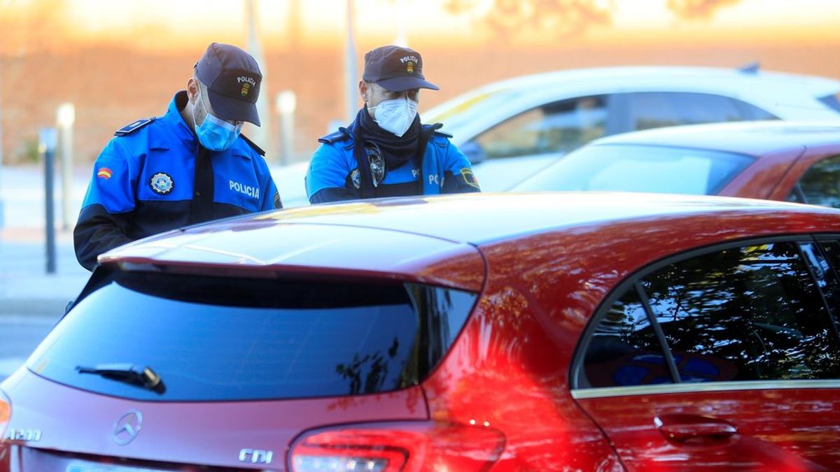 Sanidad vs Protección de Datos: La Policía podrá ver si has dado positivo y debes estar confinado Sanidad vs Protección de Datos: La Policía podrá ver si has dado positivo y debes estar confinado