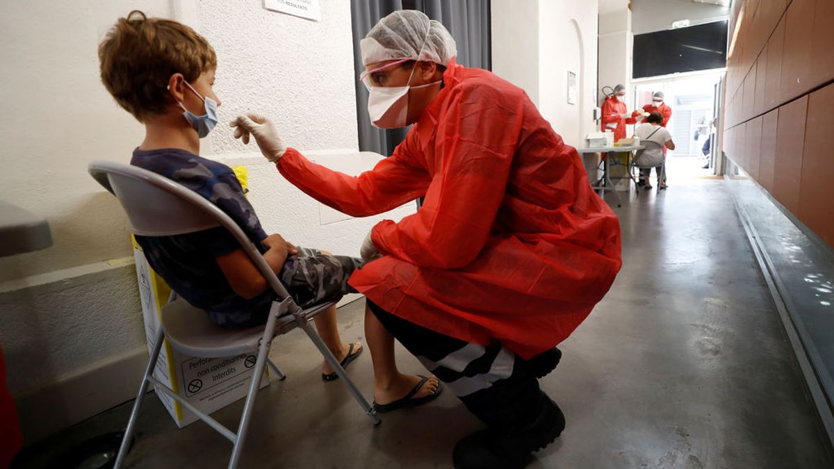 Los adultos que conviven con niños también están especialmente protegidos frente al coronavirus Los adultos que conviven con niños también están especialmente protegidos frente al coronavirus
