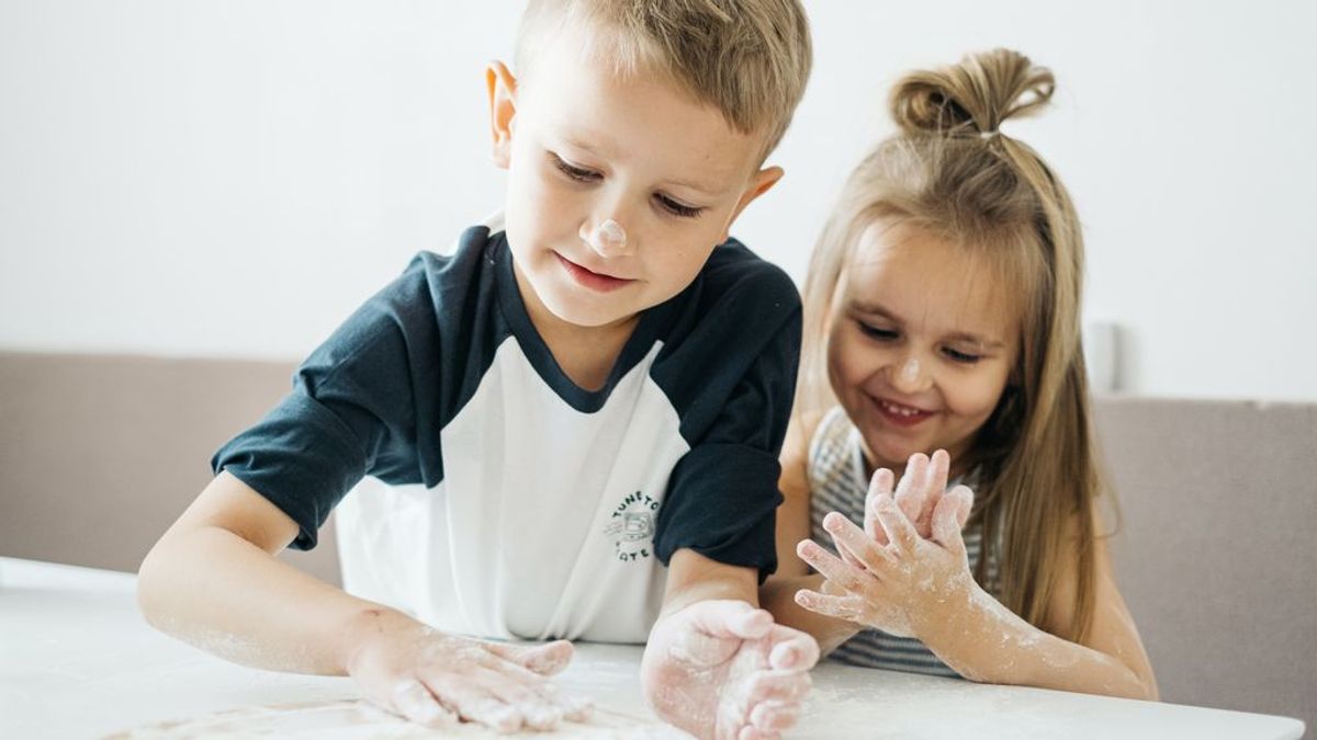 Cocinar es una actividad sencilla y entretenida. Cocinar es una actividad sencilla y entretenida.