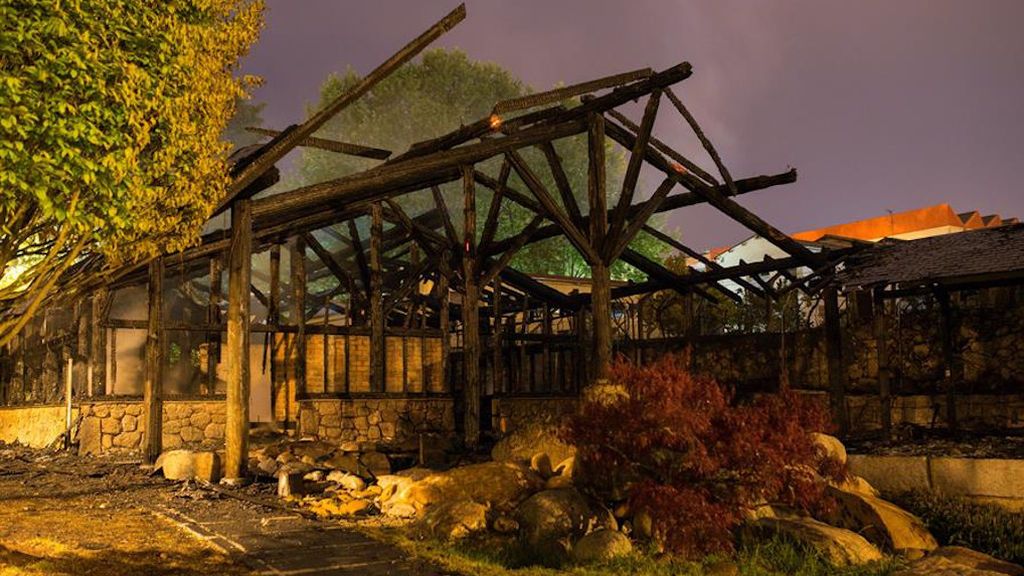 Detenidos dos extrabajadores por el incendio que arrasó las termas de A Chavasqueira, en Ourense Detenidos dos extrabajadores por el incendio que arrasó las termas de A Chavasqueira, en Ourense
