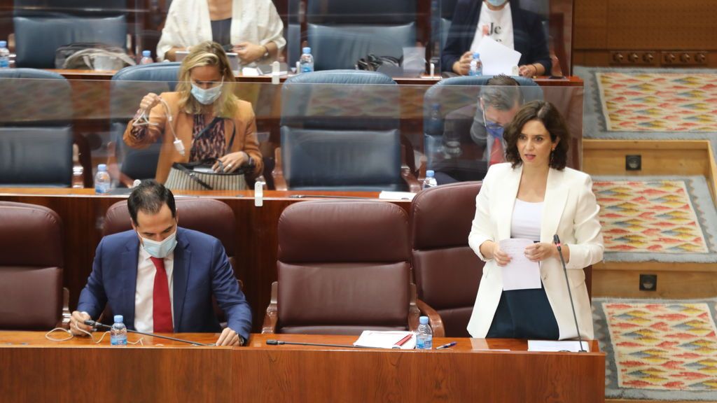 Ayuso acata la orden de confinar a 4,5 millones de madrileños y lleva su pulso con Sánchez a la Audiencia Nacional Ayuso acata la orden de confinar a 4,5 millones de madrileños y lleva su pulso con Sánchez a la Audiencia Nacional
