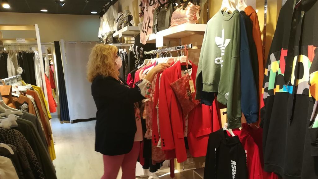 La tienda de Asun vacía por falta de clientes.