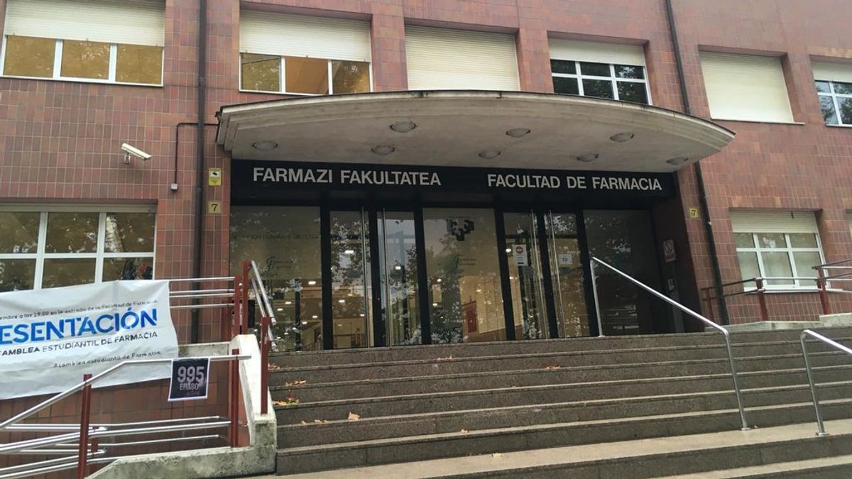 El positivo de un profesor "negacionista" obliga a aislar a cuarenta alunmos de la universidad vasca El positivo de un profesor "negacionista" obliga a aislar a cuarenta alunmos de la universidad vasca