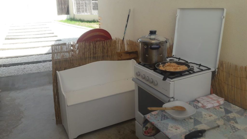 Dos años sin luz en casa: “Si no hace sol no puedo poner la lavadora y en invierno mis hijos duermen en batín” Dos años sin luz en casa: “Si no hace sol no puedo poner la lavadora y en invierno mis hijos duermen en batín”