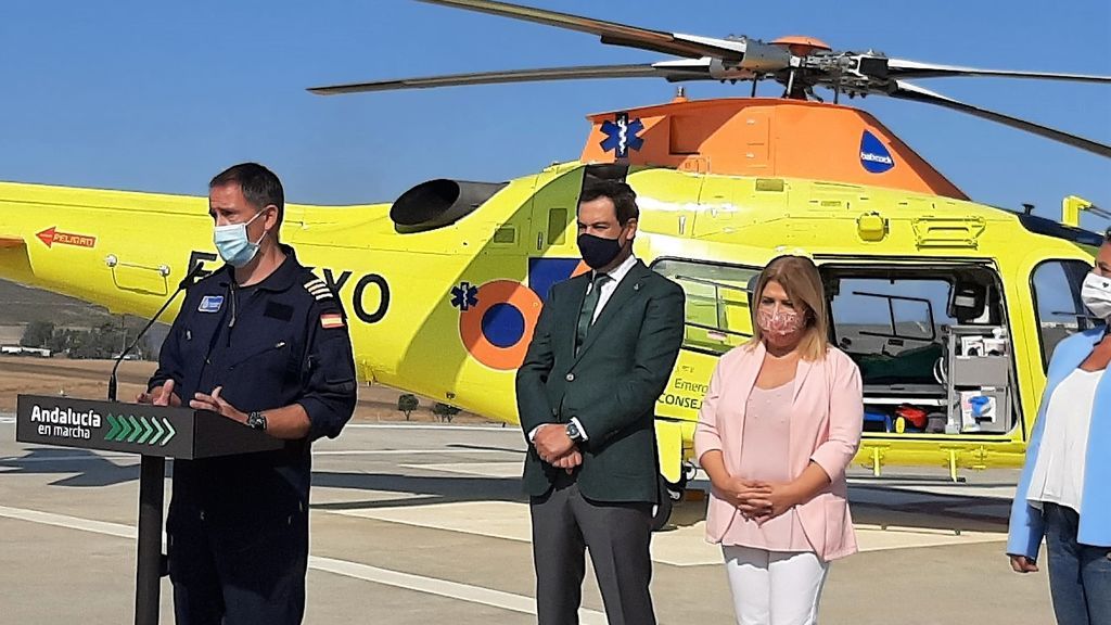 EuropaPress_3350815_juanma_moreno_presentacion_nuevo_helicoptero_medicalizado_jerez
