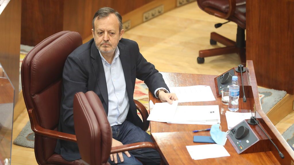 El consejero de Políticas Sociales de Ayuso dimite y le desea "suerte y acierto" El consejero de Políticas Sociales de Ayuso dimite y le desea "suerte y acierto"